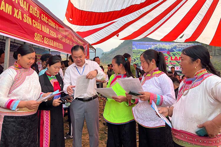 Dien Bien Provincial Employment Service Center organizes the 2026 Job Fair in Sin Chai commune. Photo: Center provided
