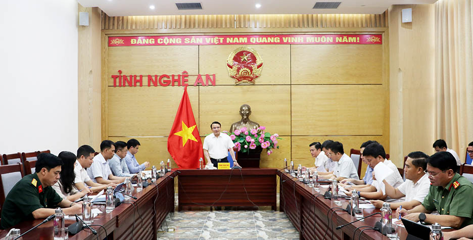 UBND tỉnh Nghệ An họp chỉ đạo triển khai dự án Nhà máy Nhiệt điện LNG Quỳnh Lập – công trình trọng điểm chuẩn bị khởi công vào dịp 19.5. Ảnh: Ngọc Anh