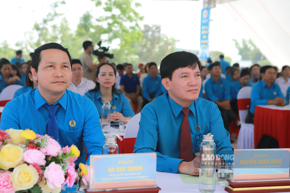 Phó Chủ tịch Tổng LĐLĐ Việt Nam Nguyễn Xuân Hùng dự lễ. Ảnh: Hoài Phương