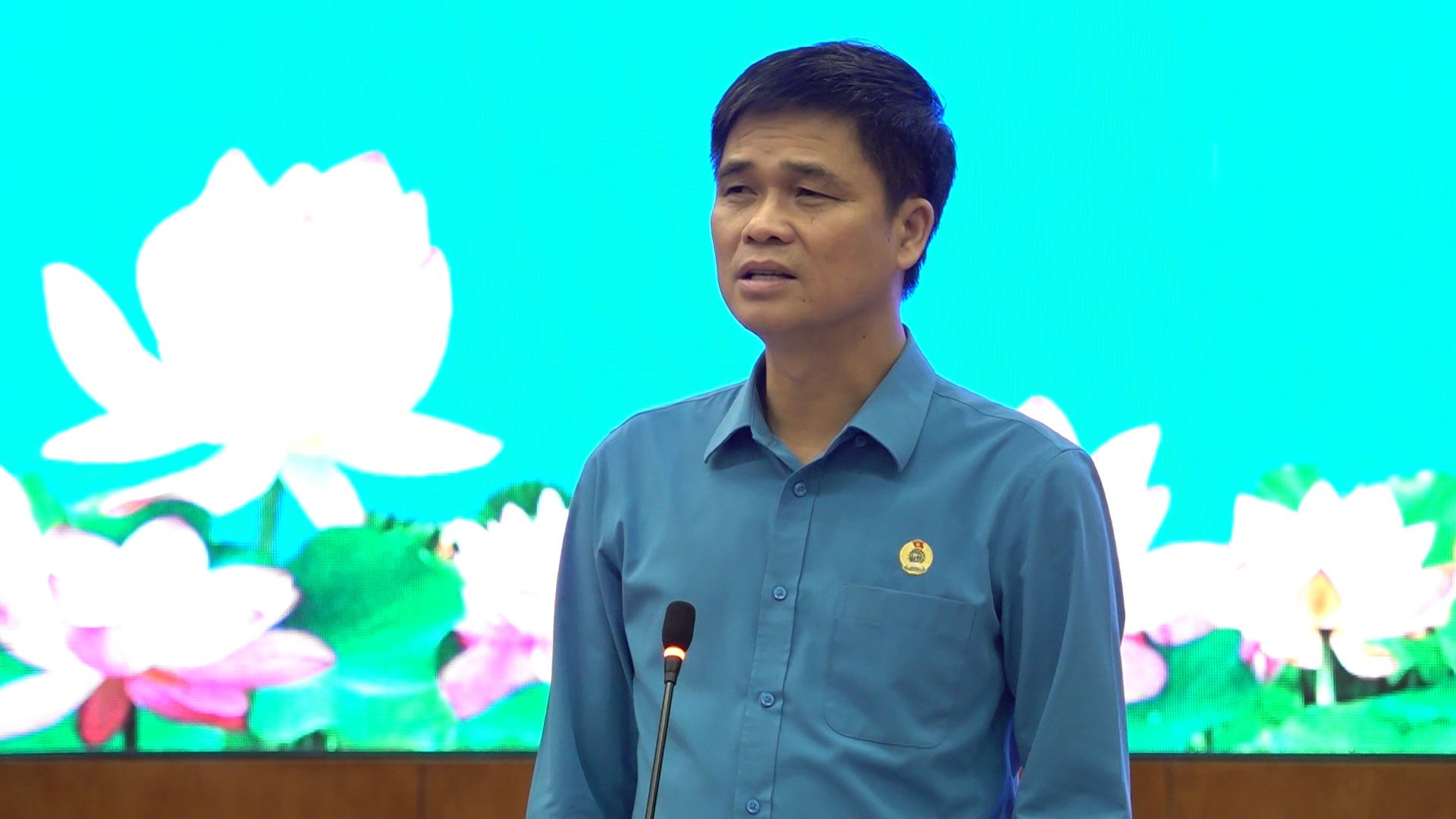 Phó Chủ tịch Tổng LĐLĐ Việt Nam Ngọ Duy Hiểu phát biểu chỉ đạo hội thảo. Ảnh: Đoàn Hưng