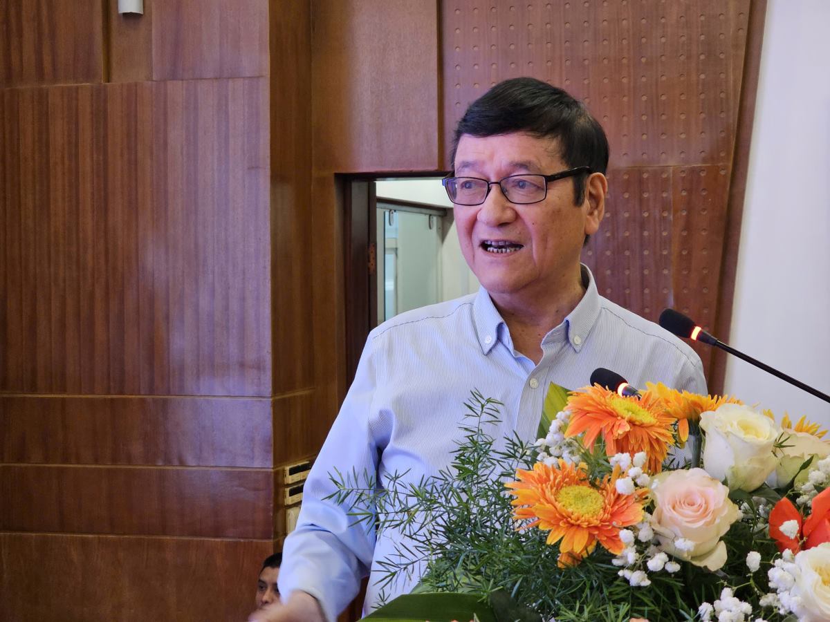 GS.TS Lê Vân Trình chia sẻ tại hội thảo. Ảnh: Đoàn Hưng