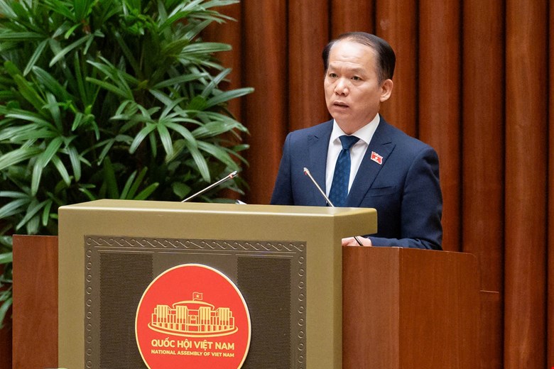 Bộ trưởng Bộ Tư pháp Hoàng Thanh Tùng báo tiếp thu, giải trình và chỉnh lý dự thảo Luật Thủ đô (sửa đổi) trình Quốc hội xem xét, thông qua. Ảnh: Media Quốc hội 