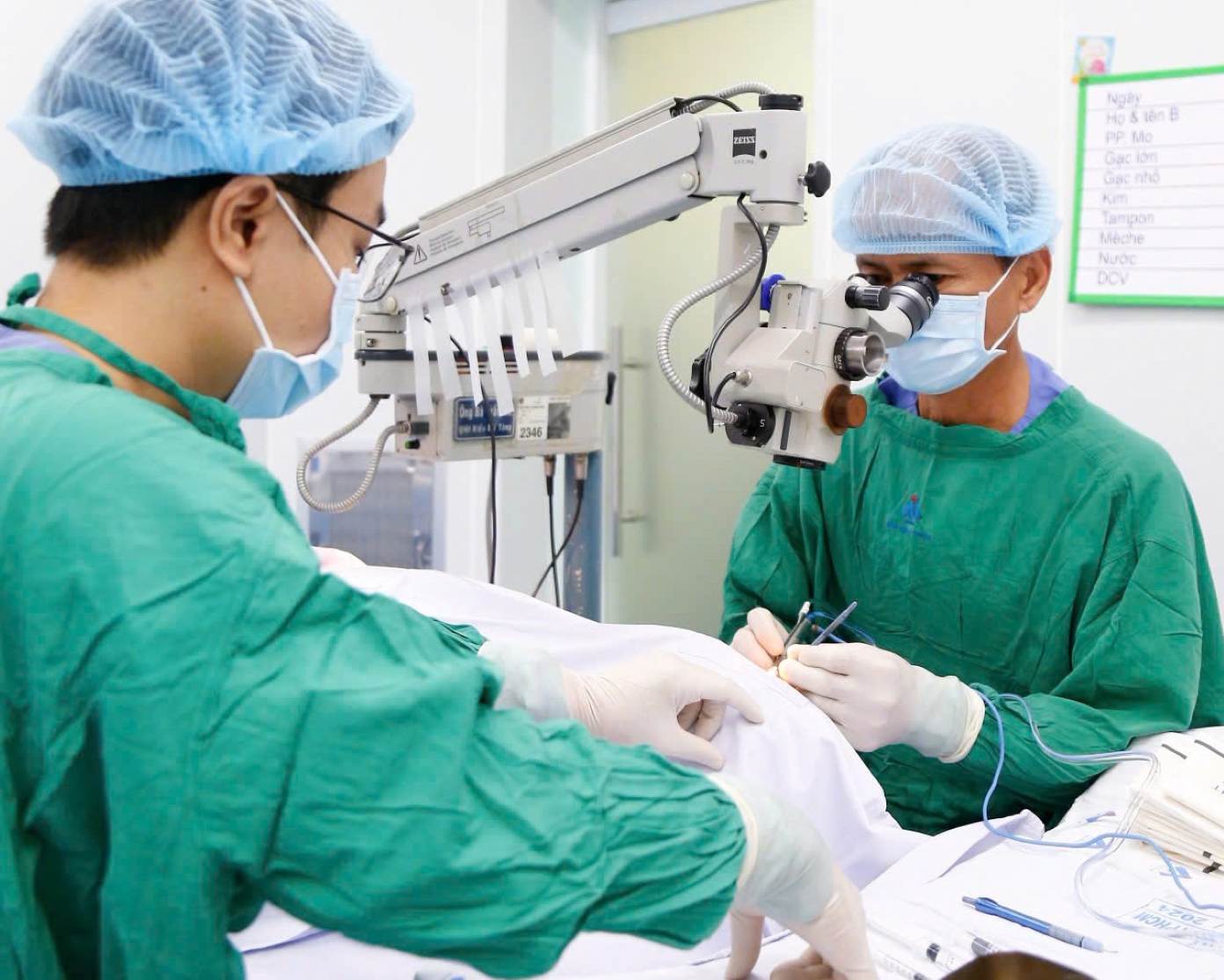 Within the framework of the program, patients with cataracts are screened, tested and operated on. Photo: Hong Nhu