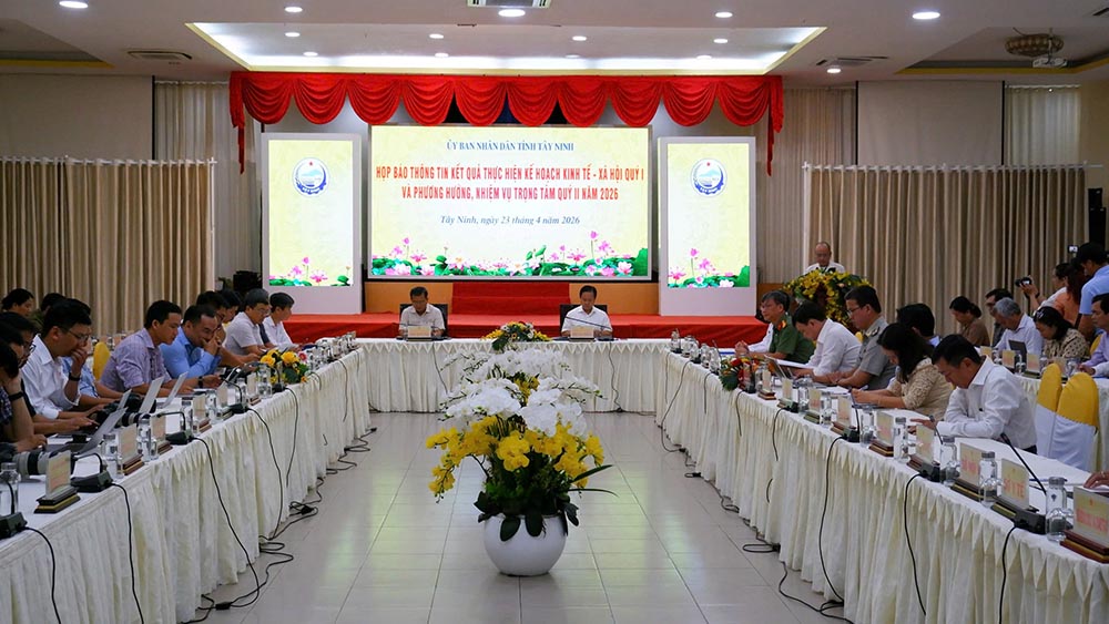 Overview of the press conference announcing the socio-economic situation in the first quarter of 2026 and key tasks for the second quarter of 2026 of Tay Ninh province. Photo: Anh Huy