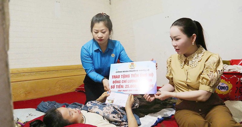 Nữ công nhân môi trường liều mình cứu người, nhận 25 triệu đồng hỗ trợ