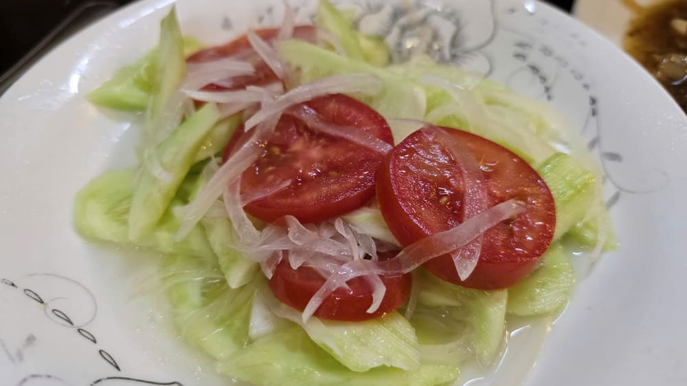 A few mistakes easily make pickled mustard greens spoil quickly, losing their crispness and deliciousness. Photo: Tuan Dat