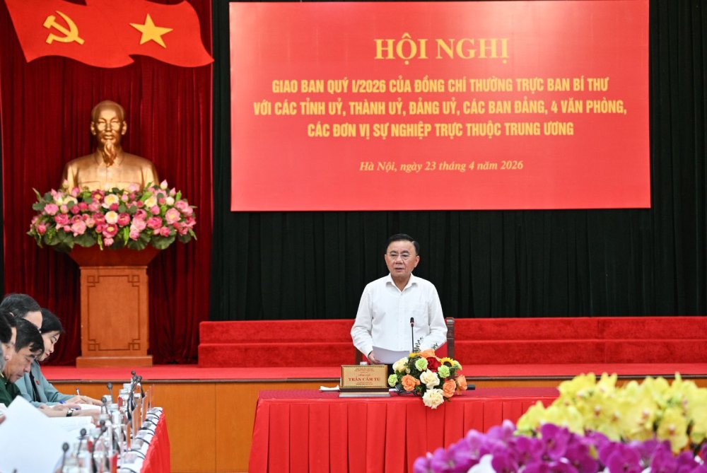 Politburo Member, Standing Secretary of the Secretariat Tran Cam Tu chairs the Q1/2026 working session. Photo: Kim Thanh