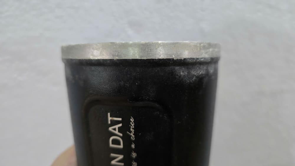 Pay attention and periodically check stainless steel cups to avoid mold, affecting the health of users. Photo: Tuan Dat