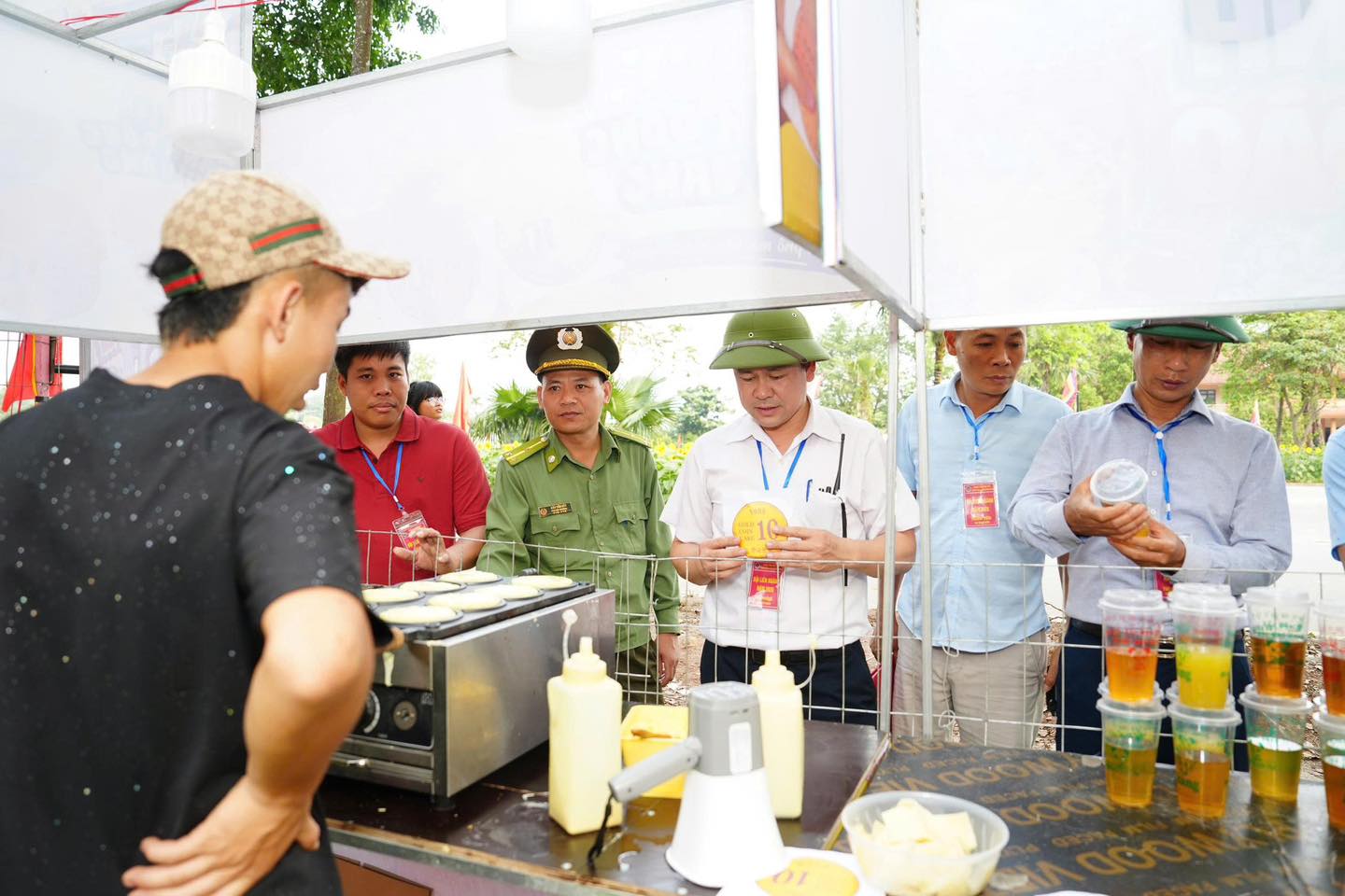 Hung Temple historical relic site inspects food safety. Photo: Hung Temple relic site