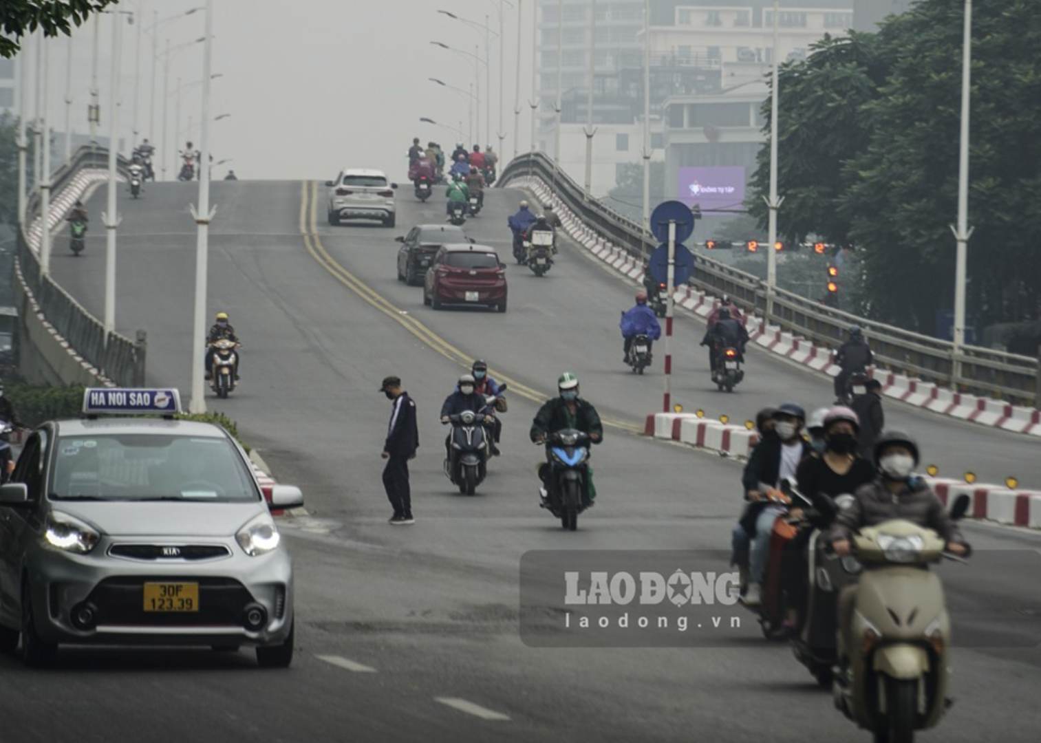 Weather forecast for tomorrow April 24 in the North: cloudy, scattered showers and thunderstorms in the morning, light rain in some places during the day. Photo: Tung Giang