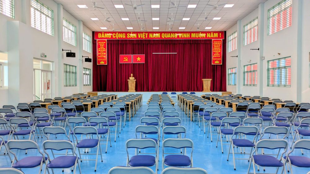 Hội trường rộng rãi để tổ chức các hoạt động của trường. Ảnh: Anh Tú