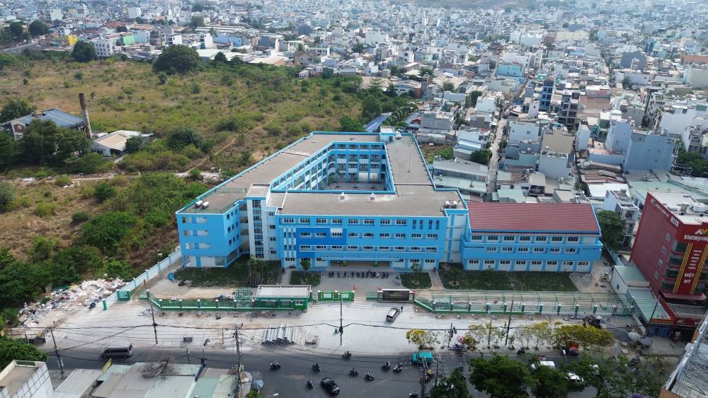 Dự kiến ngày 19.5 ngôi trường sẽ được khánh thành và triển khai tuyển sinh ngay trong đầu tháng 6. Ảnh: Anh Tú