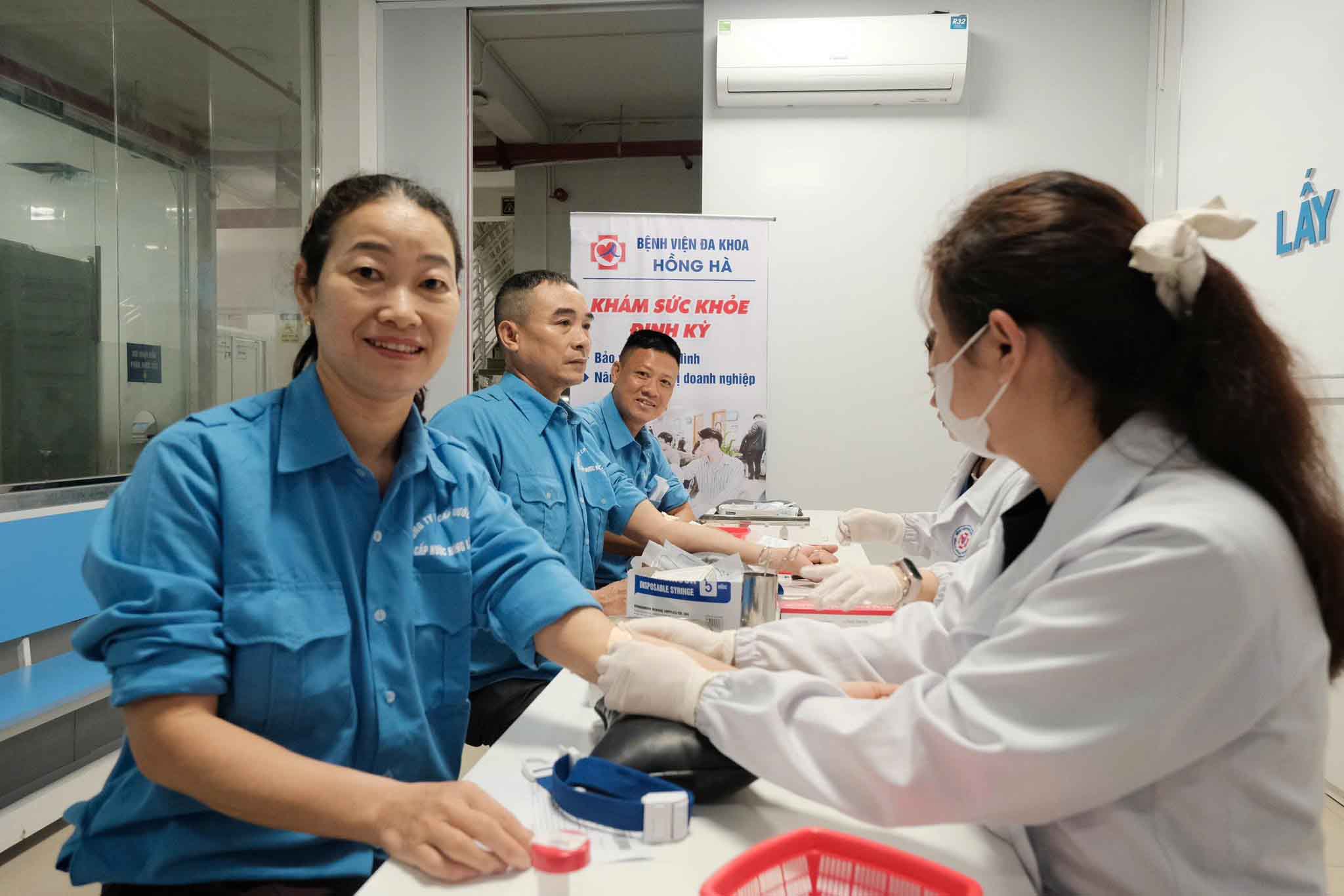 Người lao động thuộc Công ty CP Cấp nước Hà Tĩnh được khám sức khỏe định kỳ. Ảnh: Công đoàn Hà Tĩnh