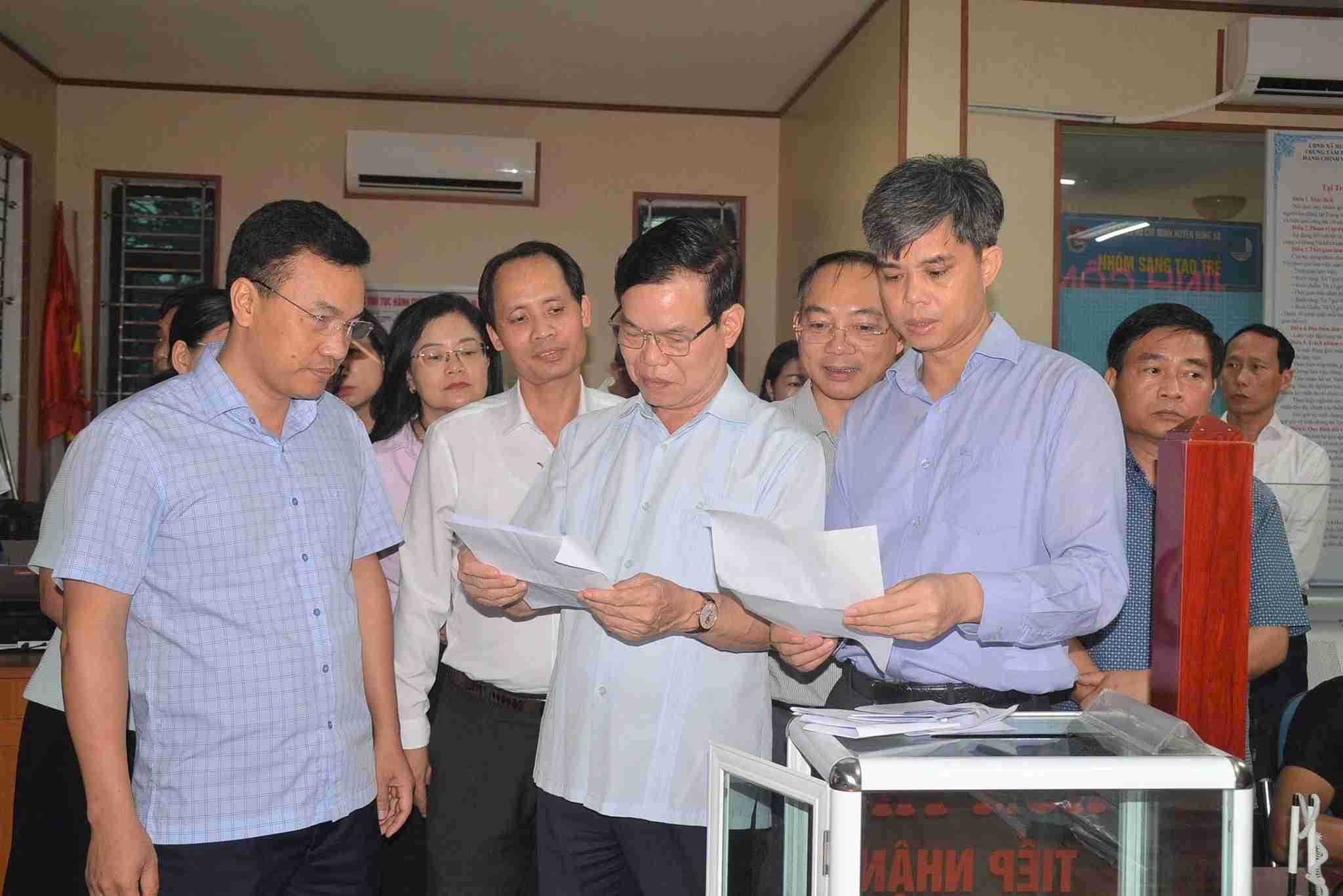 Đoàn khảo sát Trung ương làm việc với Đảng ủy xã Hưng Hà ngày 23.4. Ảnh: Xã Hưng Hà