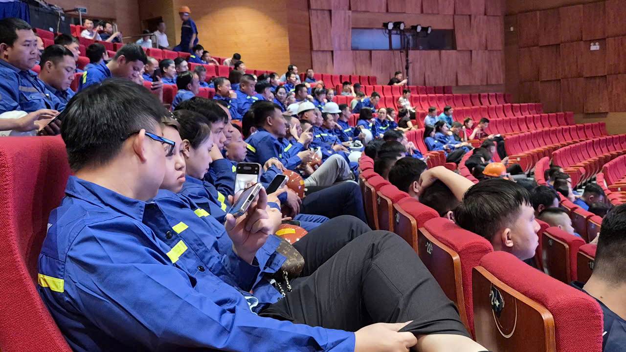 Công nhân ngành Than tại buổi tổng duyệt chiều 23.4. Ảnh: Nguyễn Hùng