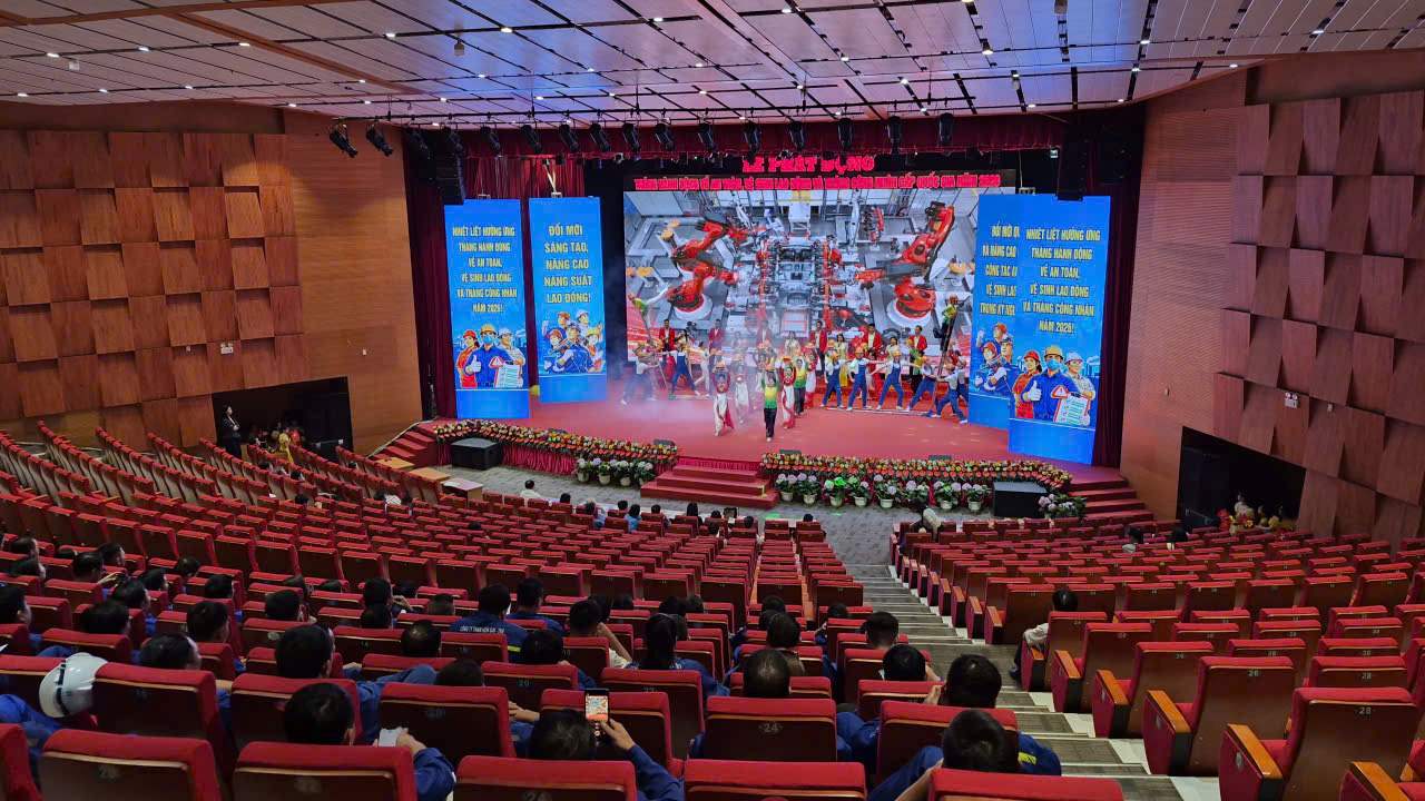 Hall - where the Launching Ceremony of Workers' Month and Action Month on Occupational Safety and Health in 2026 takes place. Photo: Nguyen Hung