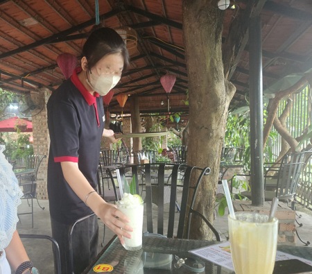 Tax authorities have just answered about paying personal import tax. Photo: Minh Hanh