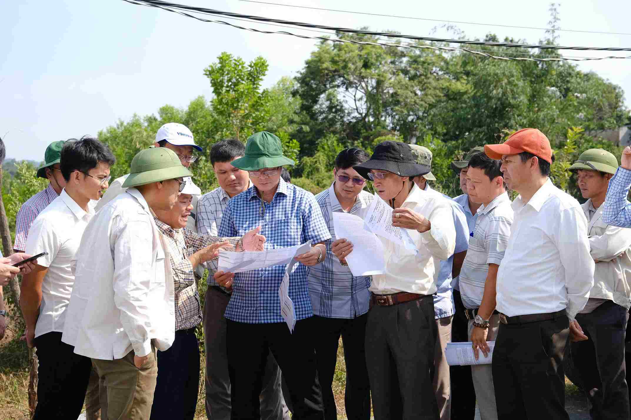 Inspection shows that many difficulties at the 2 Tan Phu - Bao Loc and Bao Loc - Lien Khuong expressways need to be removed. Photo: Phuc Khanh