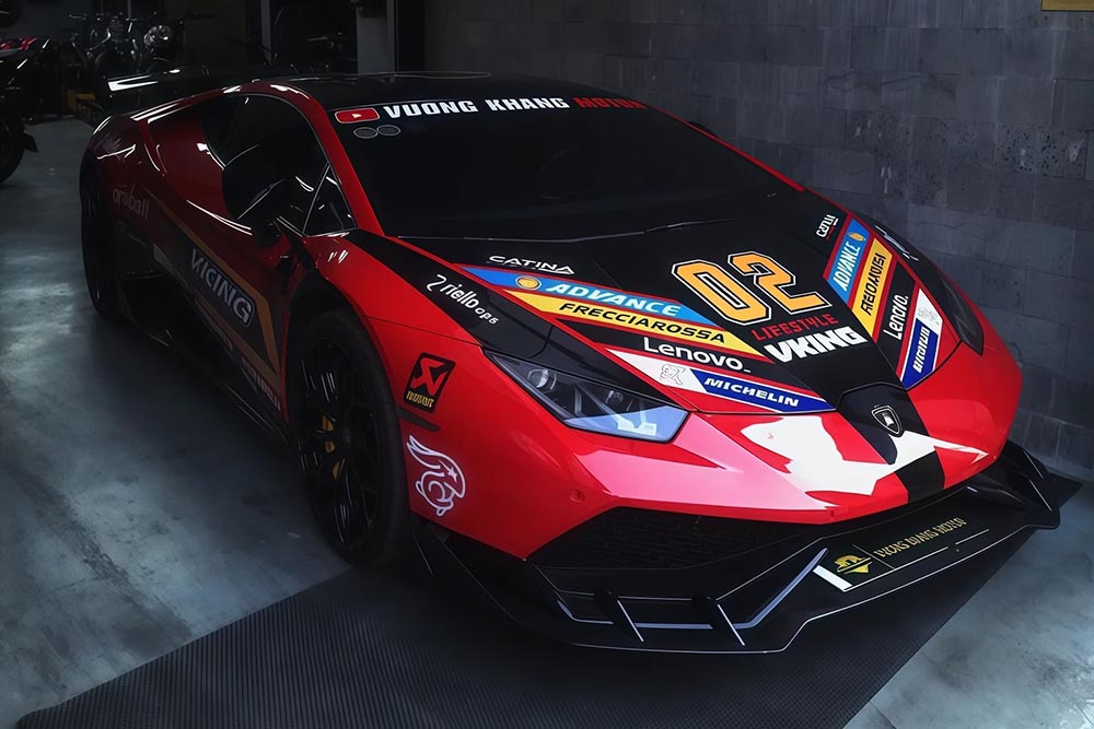 Lamborghini Huracan LP610-4 with a personal exterior and many upgraded details appearing on the streets of Ho Chi Minh City, attracting the attention of car lovers. Photo: Gia Huy