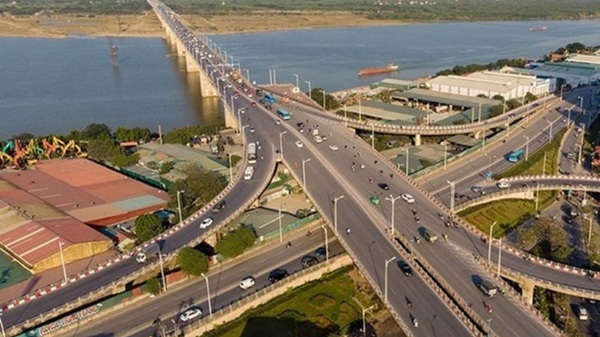 Hanoi tightens inspection and repair of a series of river overpasses before the rainy season. Photo: Nguyen Phong