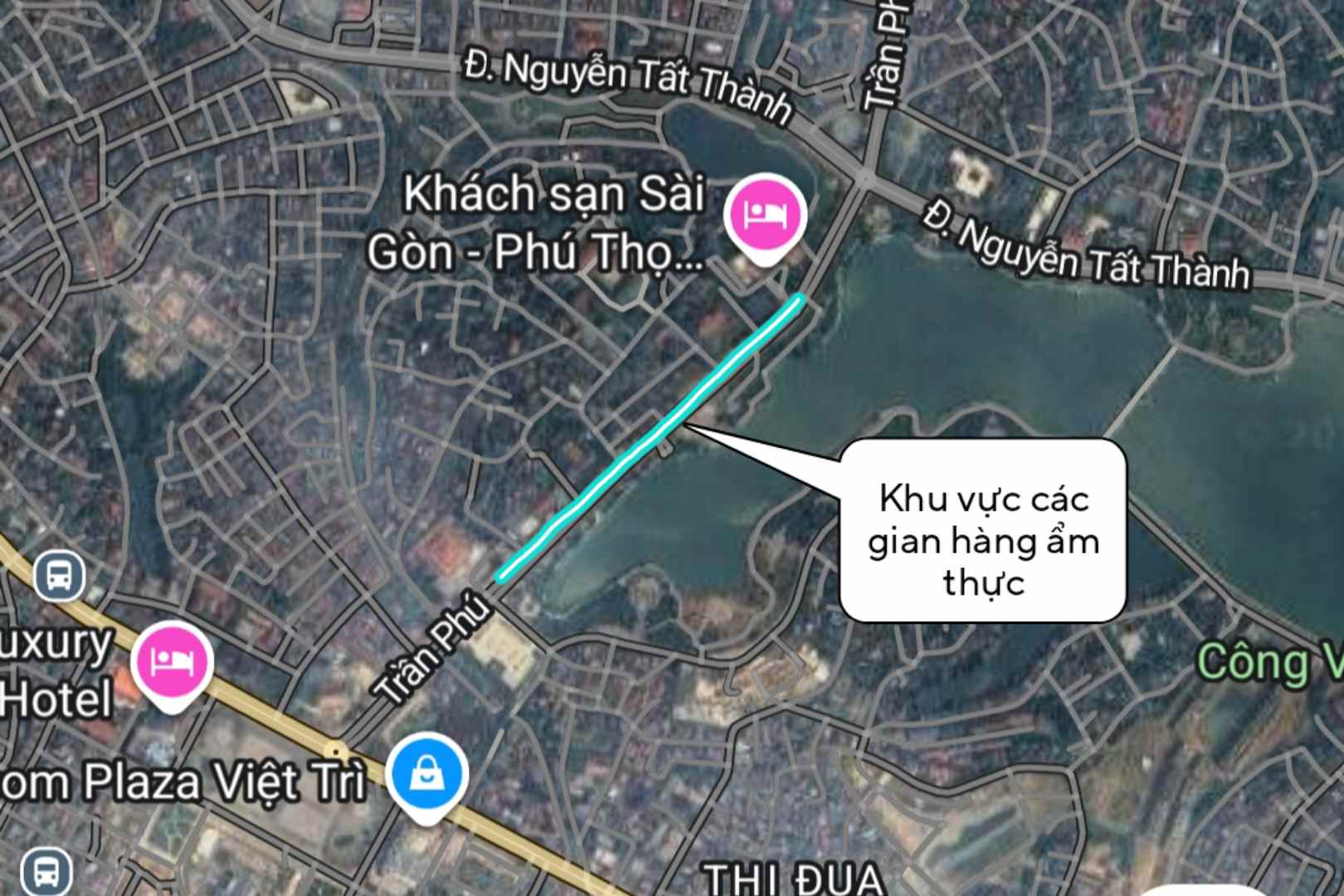 Chương trình “Sắc màu Du lịch Đất Tổ - Phú Thọ năm 2026” được tổ chức trên đường Trần Phú, ven hồ công viên Văn Lang - khu vực trung tâm của thành phố Việt Trì (cũ).