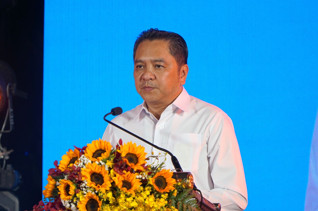 Ông phát biểu tại lễ khai mạc. Ảnh: Thanh Chân