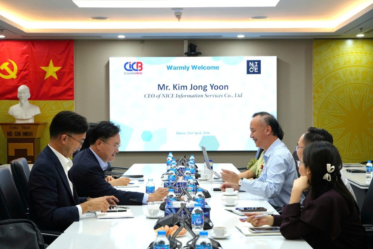 Hai bên trao đổi tại cuộc gặp. Ảnh CIC