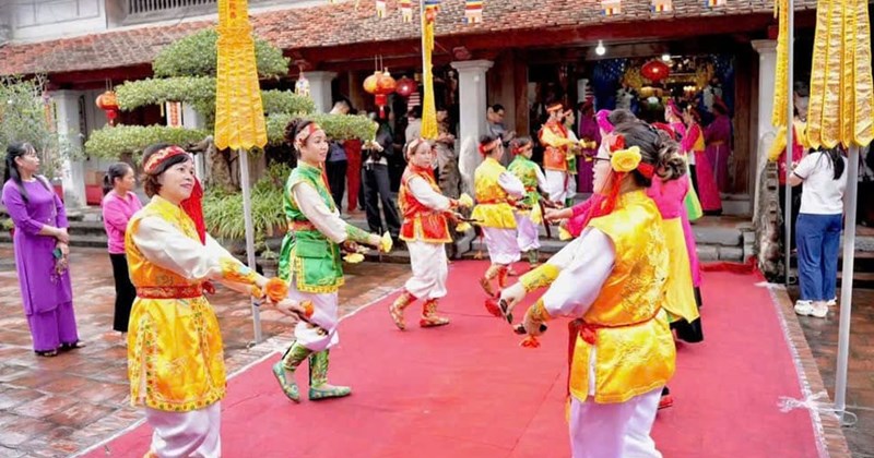Hàng nghìn người dân nô nức dự khai hội Chùa Láng