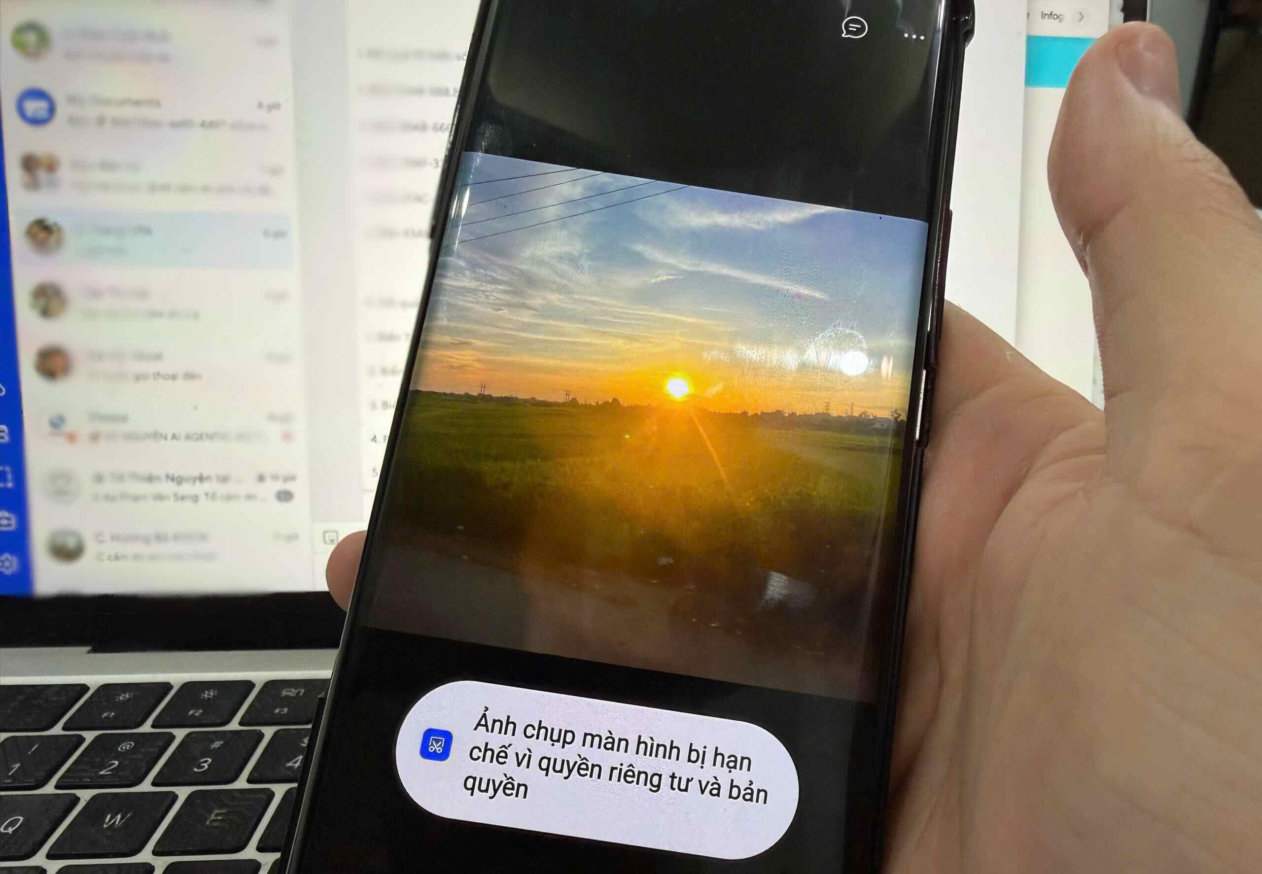 Zalo users surprised when they could not take a screenshot of their profile picture