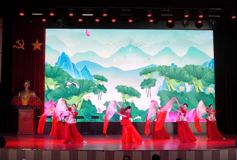 Các tiết mục trình diễn của sinh viên Trường Đại học Sư phạm Hà Nội tối 23.4. Ảnh: Tường Vân