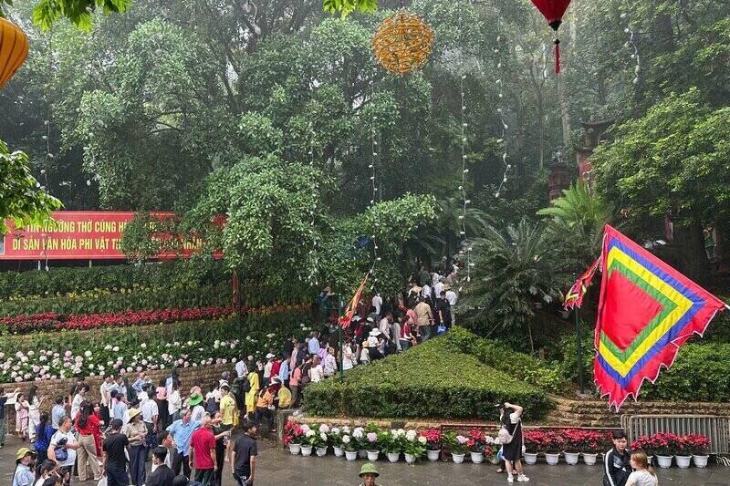 Weather forecast for the Hung Kings Commemoration holiday (April 25-27, 2026) and April 30 - May 1 helps tourists proactively plan their journey. Photo: Hai Nguyen