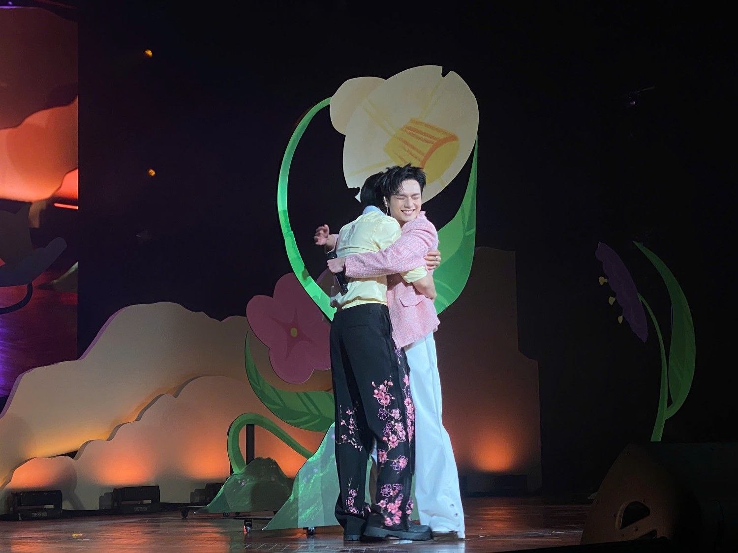 Bùi Trường Linh và Vương Bình là anh em thân thiết từ sau chương trình Anh trai say hi. Ảnh: Huyền Linh