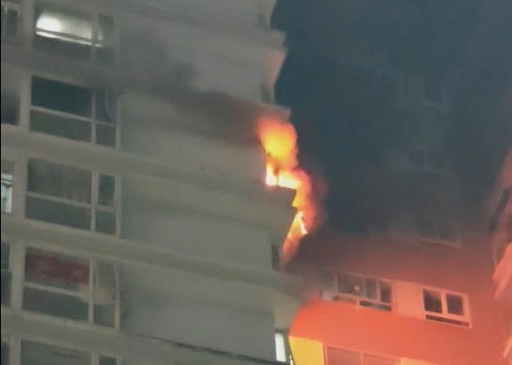 Apartment fire in Rach Dua ward, Ho Chi Minh City. Photo: People provided