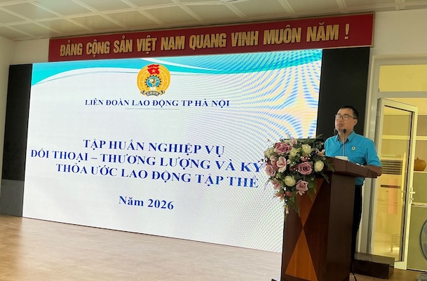 Collective negotiation skills, protecting workers' rights are one of the contents of the training content organized by Nghia Do Ward Trade Union. Photo: Grassroots Trade Union