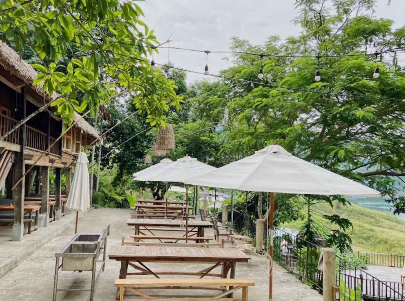 Today's weather forecast helps tourists refer to information before exploring and enjoying outdoor activities. Photo: Van Chuyen