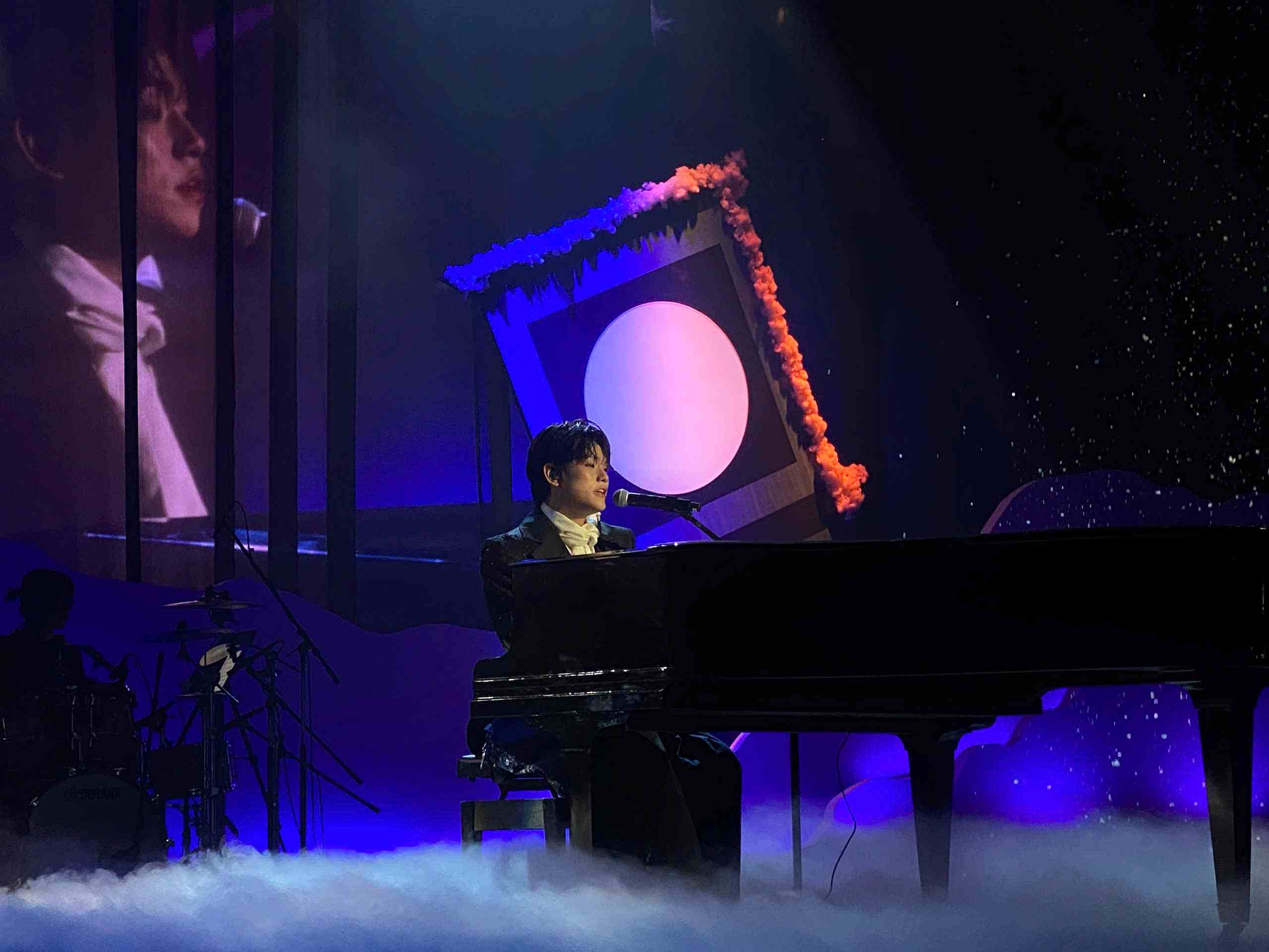 Bùi Trường Linh mang đến những tiết mục đặc sắc tại buổi biểu diễn. Ảnh: Huyền Linh