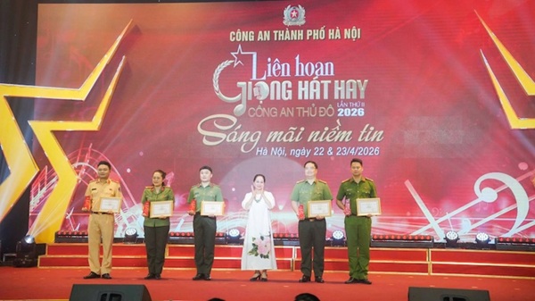 More than 300 officers and soldiers participate in the 2026 Hanoi Capital Police Good Voice Festival. Photo: CAHN