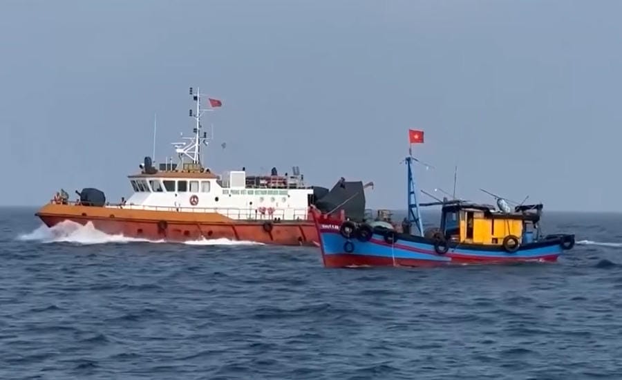 Quang Ngai strengthens supervision of fishing vessels at sea. Photo: Nguyen Ngoc
