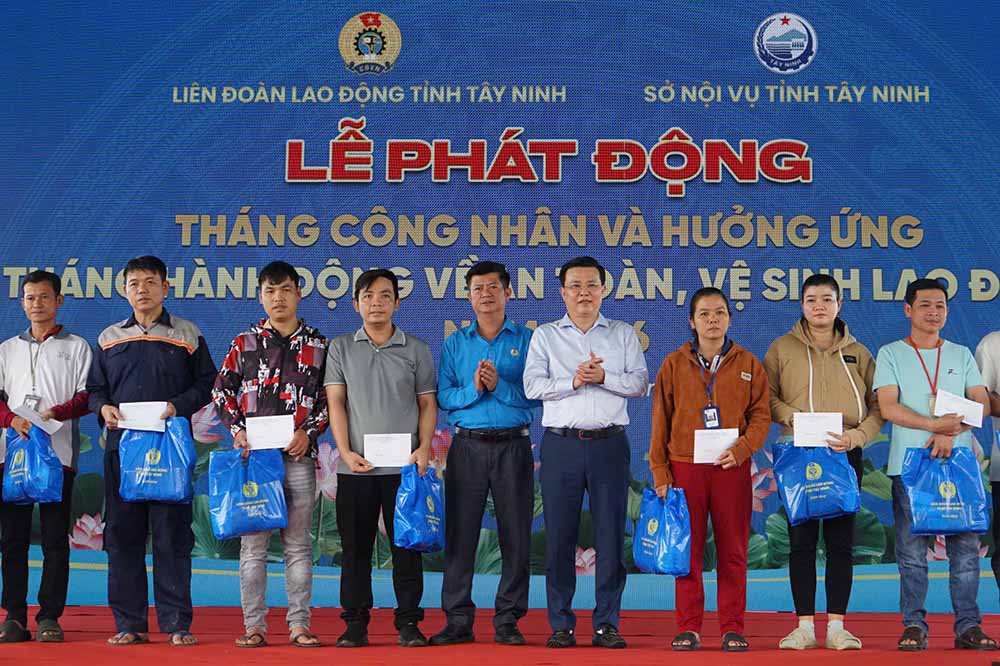 Tay Ninh launches Workers' Month 2026 with many practical activities towards workers. Photo: Thai Bao