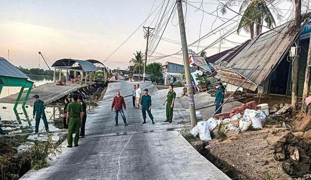 Hiên trường vụ sạt lở tại Đầm Dơi, Cà Mau. Ảnh: Người dân cung cấp.