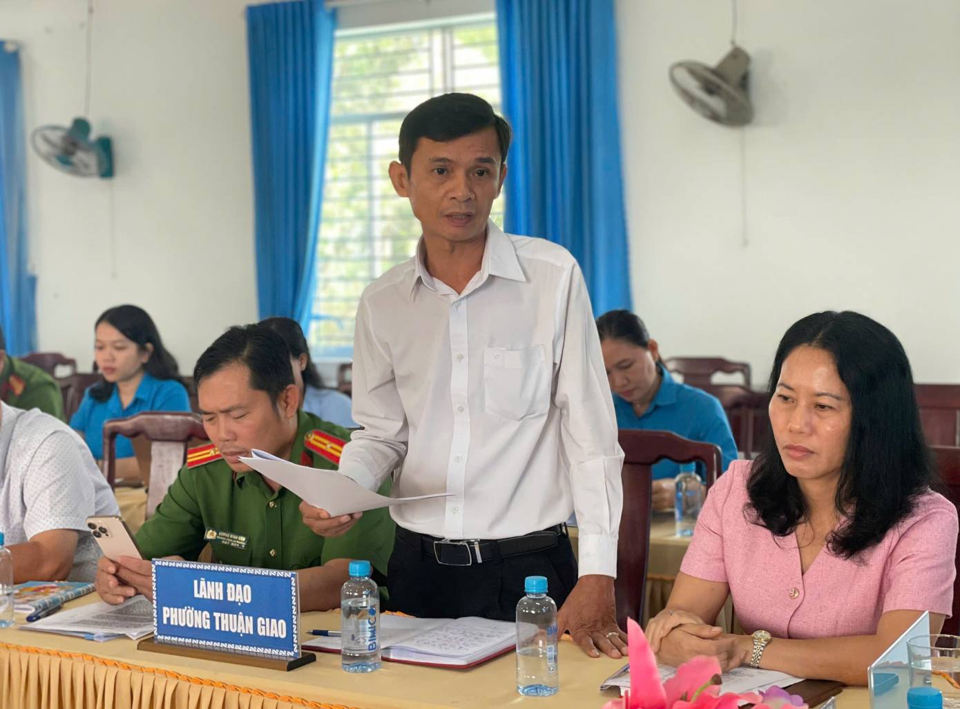 Các địa phương trao đổi, kiến nghị với lãnh đạo LĐLĐ TPHCM. Ảnh: Đình Trọng