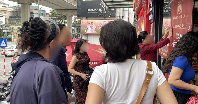 Giá vàng giảm sâu, cửa hàng chỉ bán cho tối đa 50 người