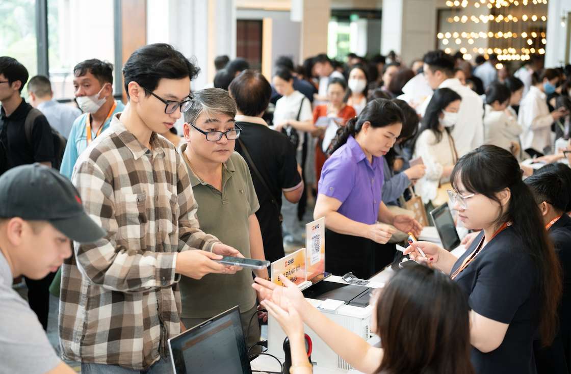 Với hơn 160.000 cổ đông, SHB thuộc nhóm ngân hàng có cơ cấu sở hữu đại chúng lớn nhất thị trường. Ảnh: SHB