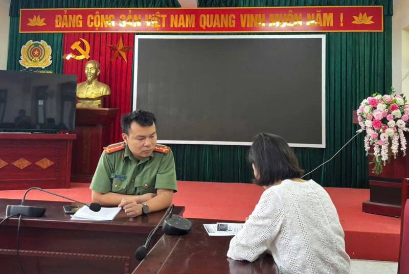 Công an phường Mộc Châu, tỉnh Sơn La xử phạt hành chính Đ.T.H.G về hành vi đăng tải thông tin sai sự thật. Ảnh: Công an tỉnh Sơn La