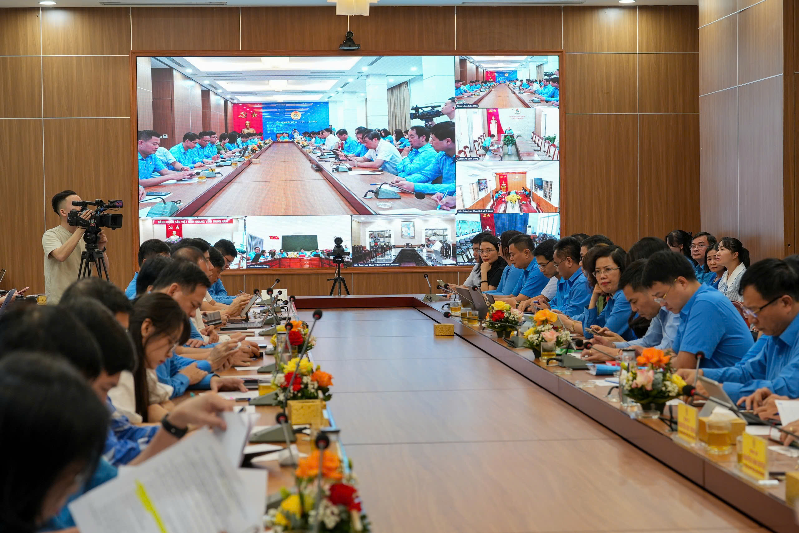 Ông Nguyễn Anh Tuấn - Ủy viên Trung ương Đảng, Chủ tịch Tổng LĐLĐVN phát biểu khai mạc hội nghị. Ảnh: Hữu Chánh