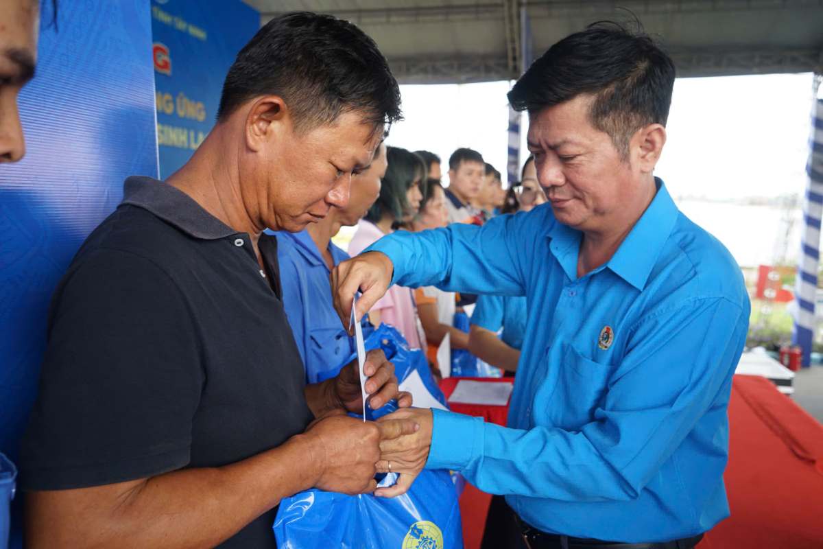 Tây Ninh lance le Mois des travailleurs 2026 avec de nombreuses activités pratiques. Photo: Thái Bảo