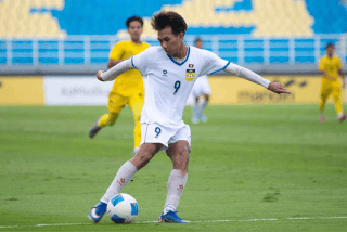 U17 Laos vs U17 Malaysia in the 3rd place match of the 2026 Southeast Asian U17 Championship. Photo: LFF