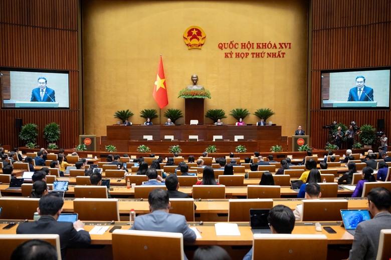 The National Assembly requests the Government, agencies of the National Assembly, agencies, and localities to urgently implement effectively the Laws and Resolutions that have been passed. Photo: Pham Thang.