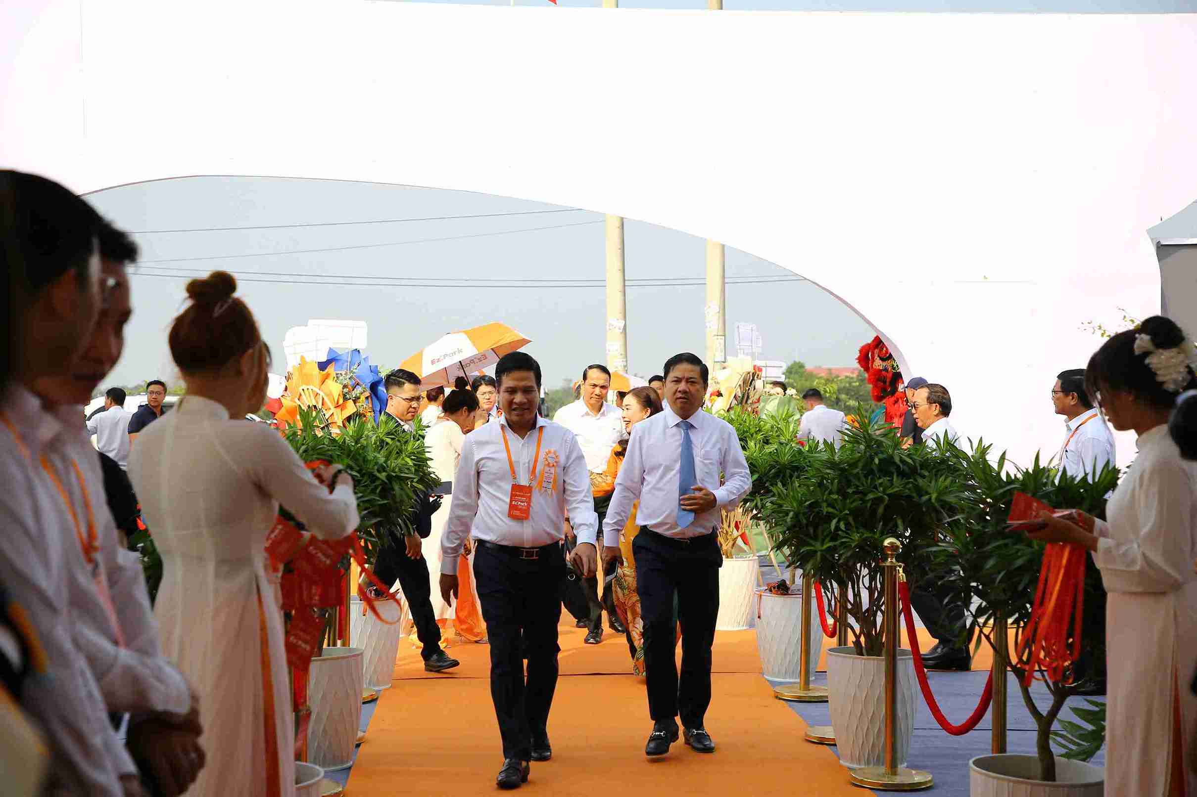 Lãnh đạo Tỉnh ủy Đắk Lắk đến tham dự lễ khởi công. Ảnh: Bảo Trung