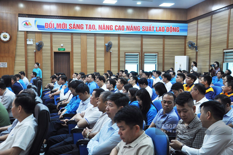 Đoàn viên, người lao động tham gia chương trình. Ảnh: Đinh Đại